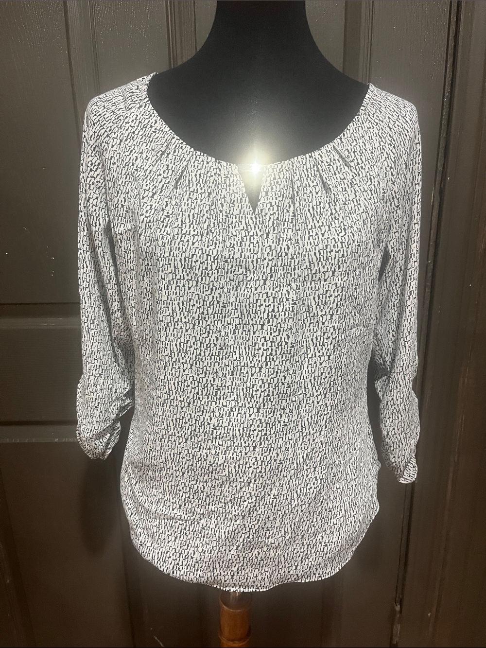 White House Black Market Black & White Micro-Print Scoop Neck Blouse